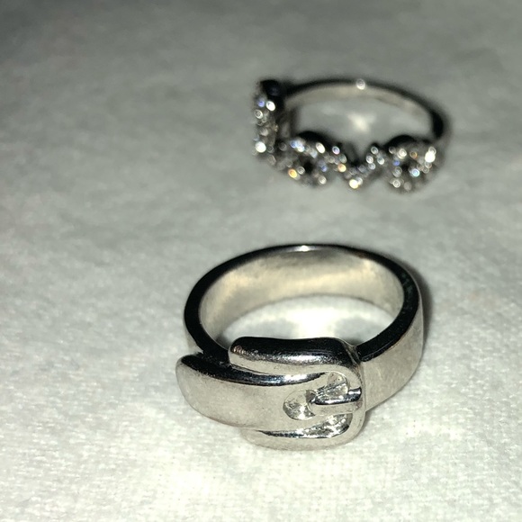 Five silver and sparkley rings - Picture 6 of 7